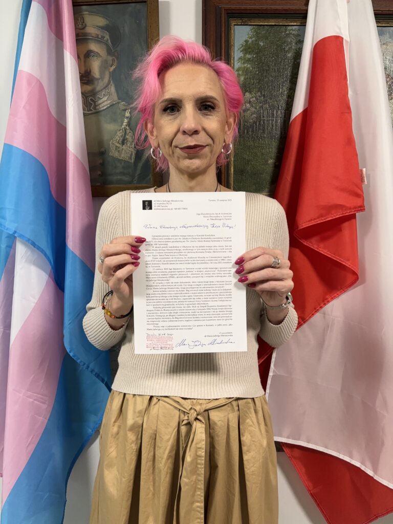 Maria Jadwiga Minakowska z listem dostarczonym J.E. ks. biskupowi tarnowskiemu Andrzejowi Jeżowi